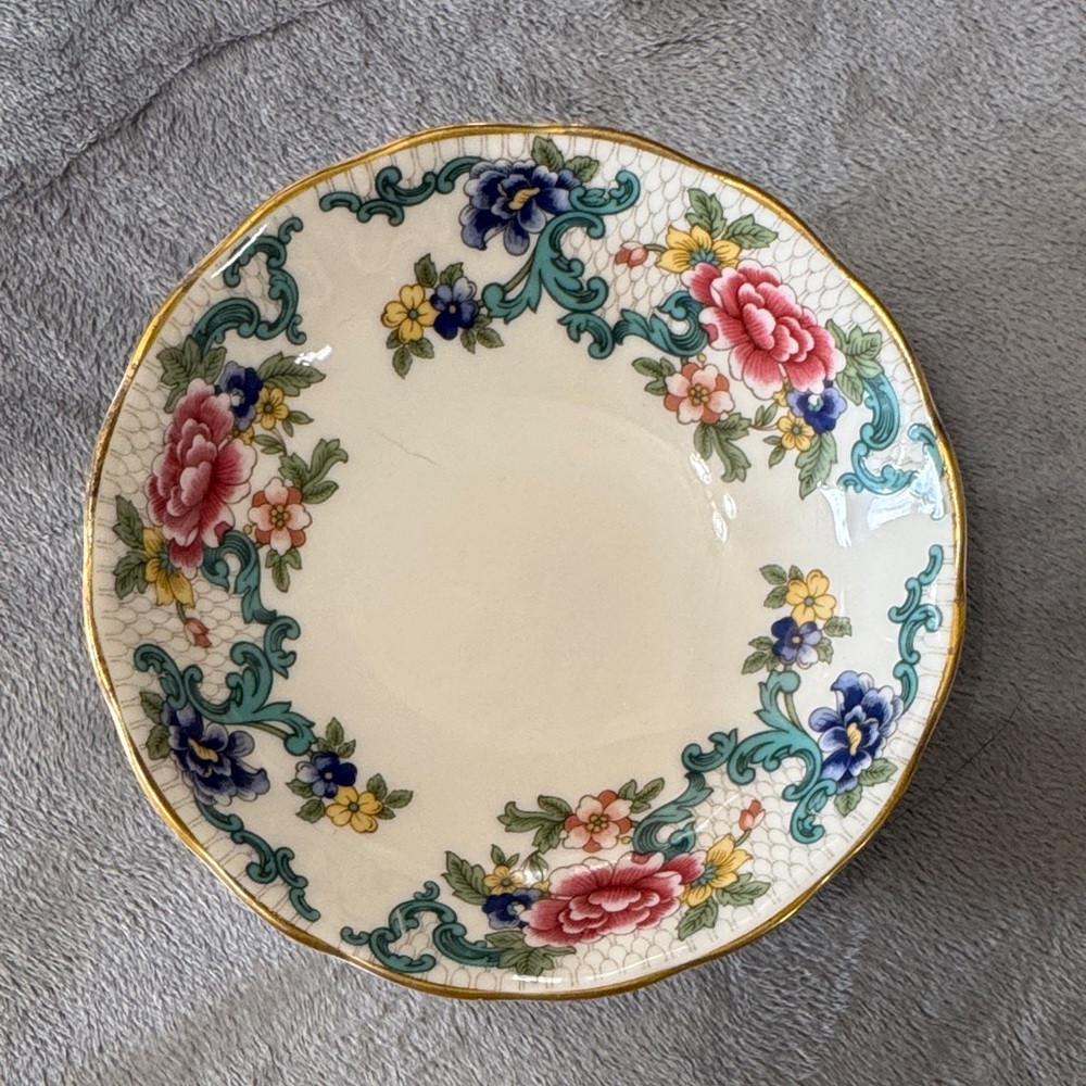 Royal Doulton Booths Floradora T.C. 1127 1981 Breakfast‎ Bowl 
Gold Scallop Edge